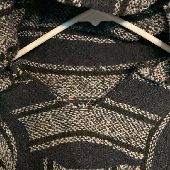 Hoodie XL BLUE AND GREY.  No tags.  Material unknown but warm. - Picture 3 of 7